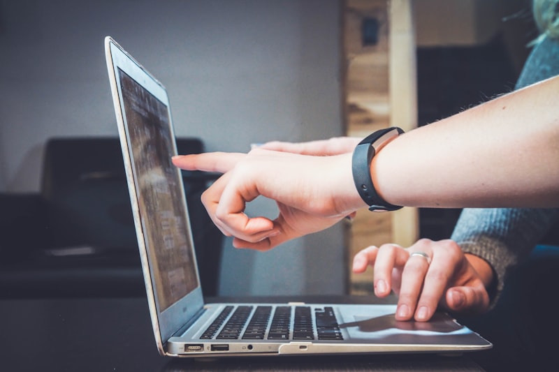 Piattaforma di e-learning con riproduzione di moduli di formazione in video